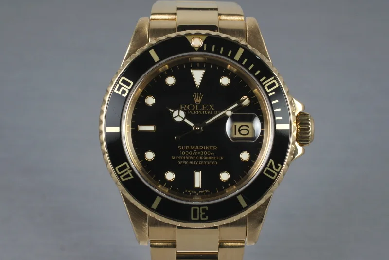 Men’s watches with polished cases for a sophisticated and elegant appearance-2003 Rolex 18K Submariner 16618